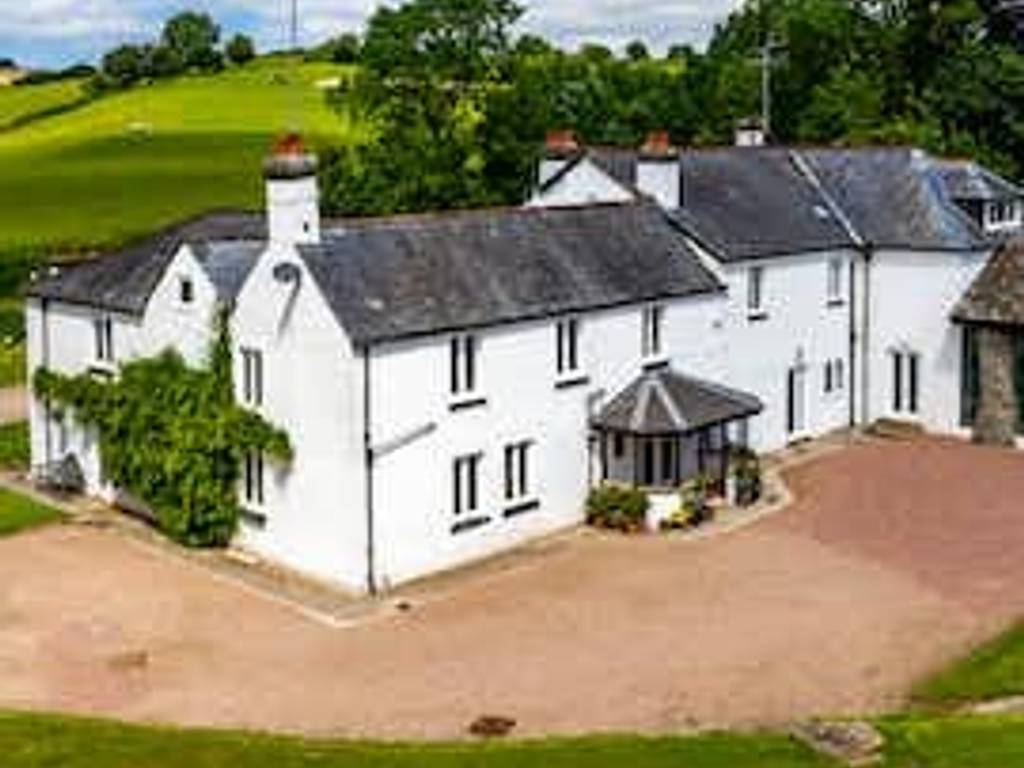 Monnow Valley Studio - 11 Bedroom (Sleeps 24) House in Monmouth